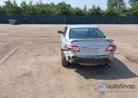 2013 Toyota Corolla S z USA, uszkodzony, nr VIN 2T1BU4EE4DC039193